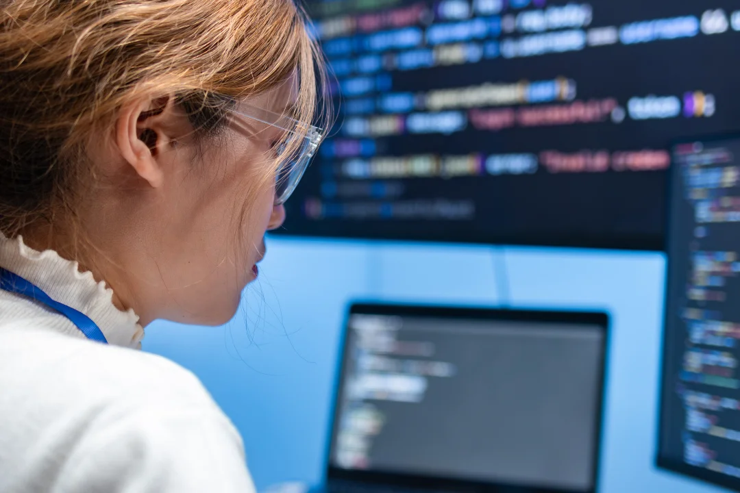 Siswa belajar coding